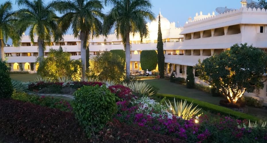 https://imgcld.yatra.com/ytimages/image/upload/t_hotel_yatra_details_desktop/v1431952221/Domestic Hotels/Hotels_Aurangabad/Vivanta By Taj Aurangabad (A Taj Hotel)/View.jpg